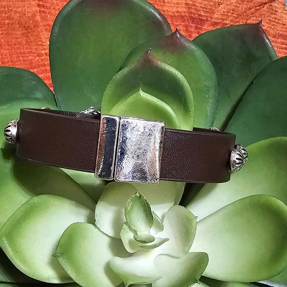 Bracelet. Silver Horses, Brown Faux Leather Band, Turquoise Stones. NWT. - Picture 7 of 13